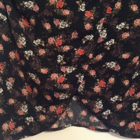 Guess Floral Blouse black/orange floral print.  XS - Picture 9 of 11